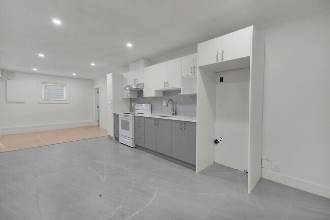 Photo - 128 Seventh Av