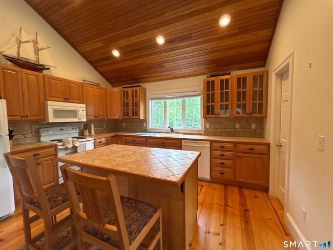 Photo - 19 Robin Hill Ln