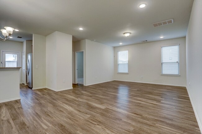 Photo - 15803 Smithland Dr