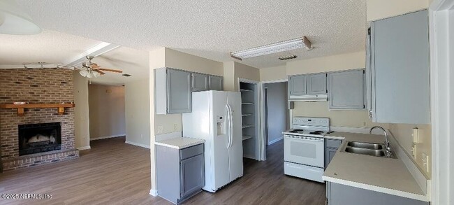 Photo - 2321 Stonebridge Dr