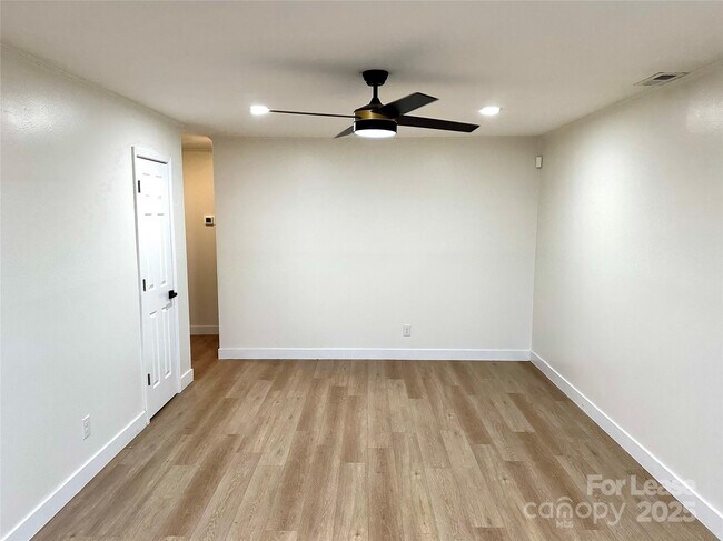 Photo - 1450 Academy St