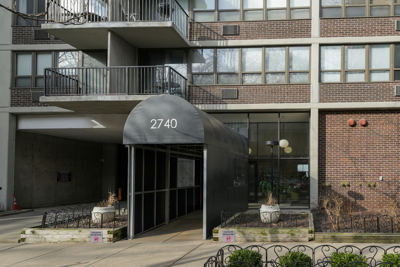 Photo - 2740 N Pine Grove Ave Condominio Unidad 5G