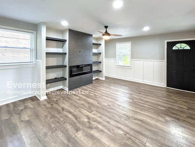 Photo - 600 Maclaurin Ct