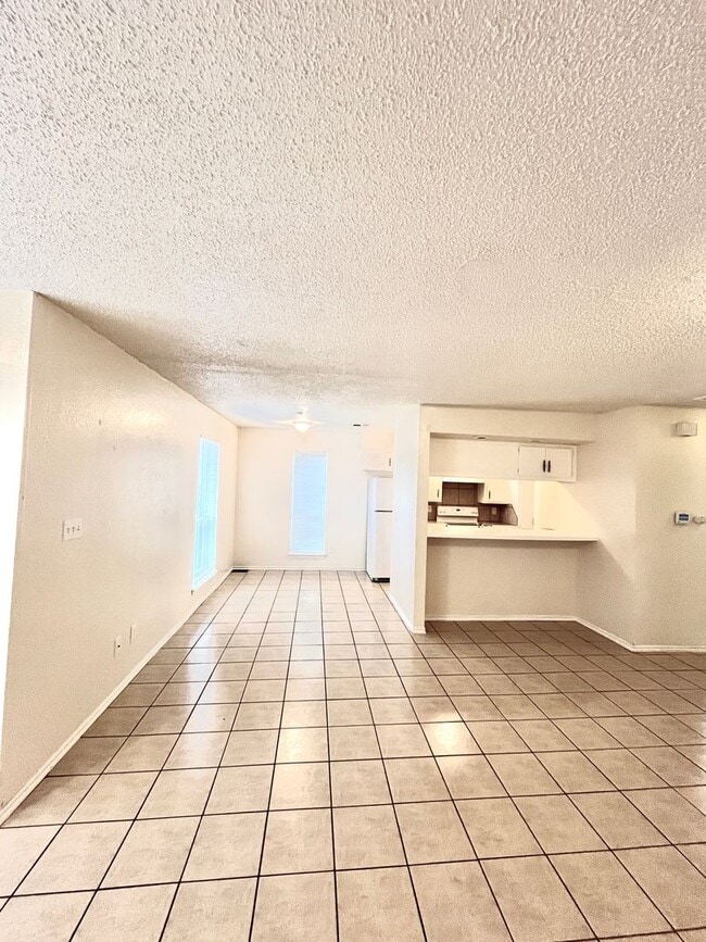 Photo - 905-907 Aspen Unit 905