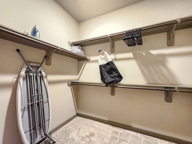Photo - 1800 Devonshire Crescent Unit ID1359148P