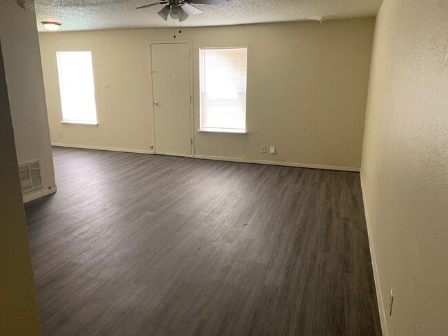 Photo - 8305 Garcreek Cir Unidad #B