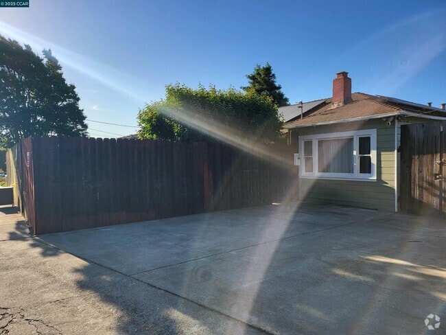 Building Photo - 814 Marin Rd Rental