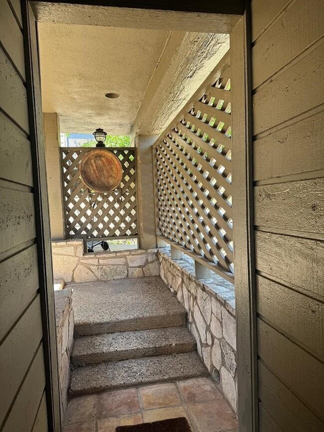 Building Photo - 302 Riverhill Blvd