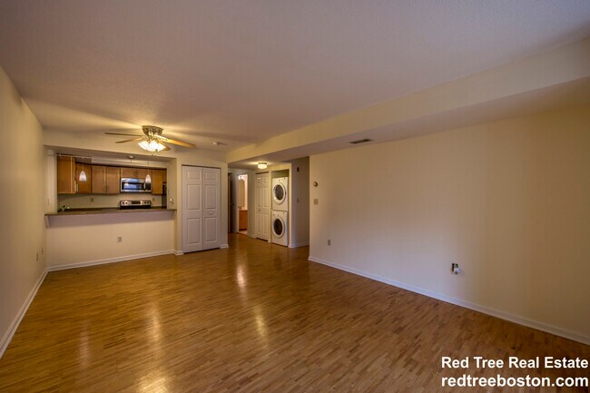 345 Franklin St Unit 403