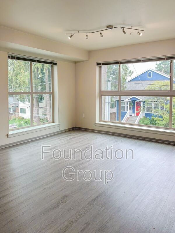 Photo - 2400 E Boston St
