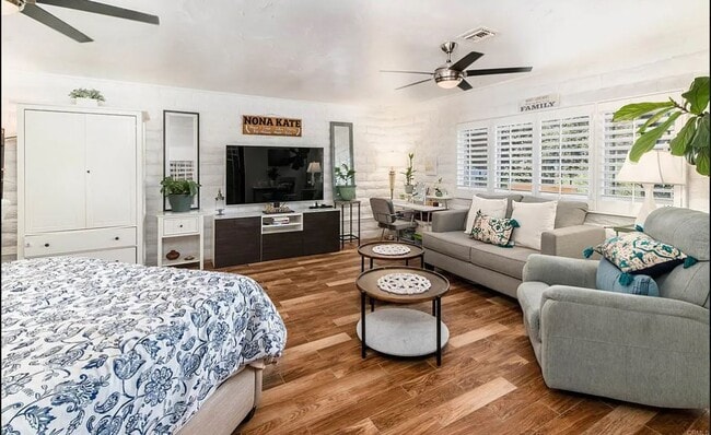 Photo - 26138 Jesmond Dene Rd