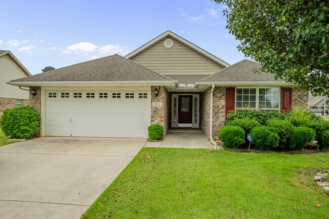 Building Photo - 211 High Green Dr
