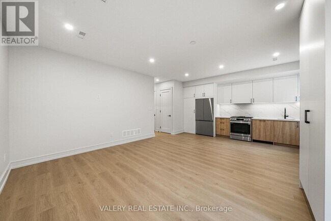 Photo - 131 Dovercourt Rd