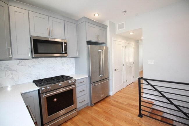 Photo - 108 Main St