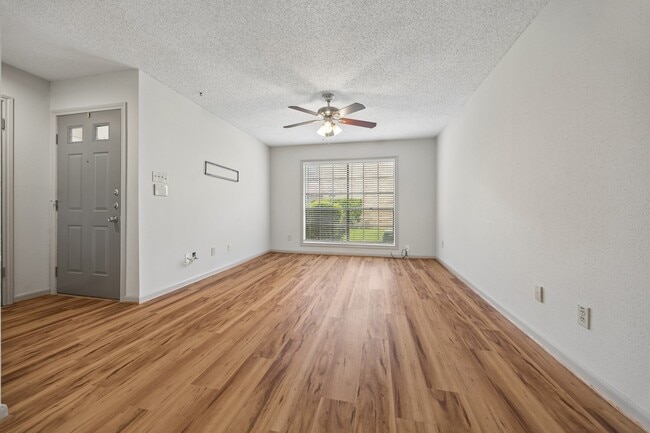 Building Photo - 1311 Antoine Dr Unit 153
