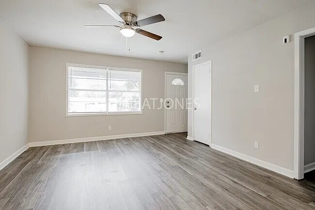 Photo - 1513 Donald Dr