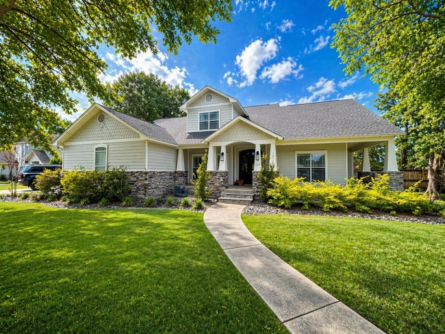 Building Photo - Stunning Maurepas Landing Home