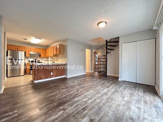Photo - 1336 Yorkshire Ln