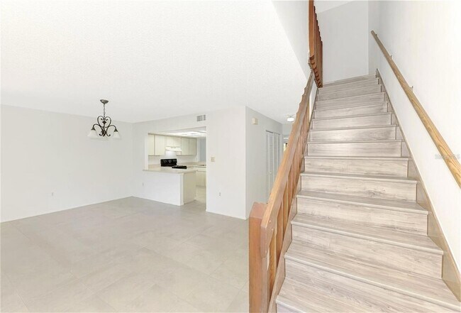 Photo - 935 Sunridge Way