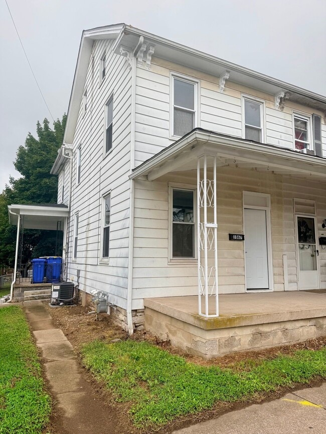 Photo - 1067 Main St