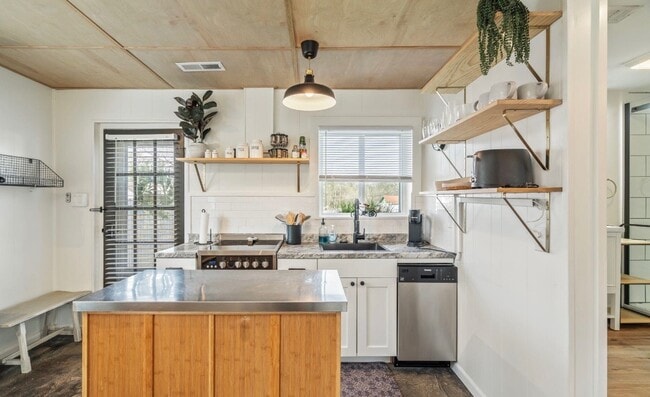 fully furnished kitchen - 1925 Trotter Ave