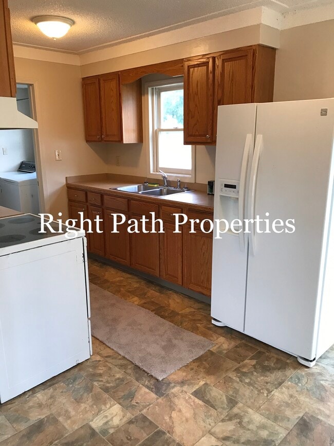 Photo - 671 Bell Ave