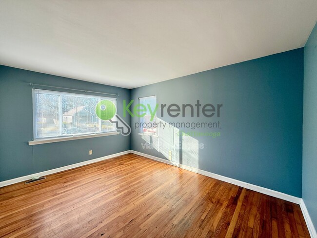 Photo - 221 Robert E Lee St