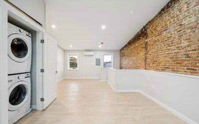 Building Photo - 2416 N Charles St