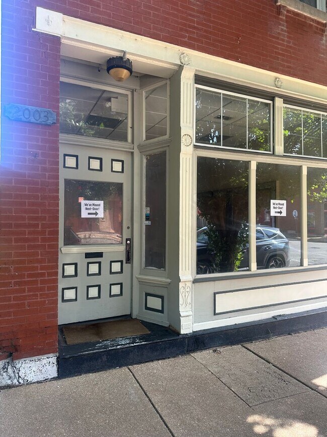 Photo - 2001-2003 Cherokee St Unit 2003