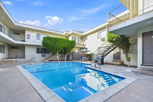 Building Photo - Oasis Apartments