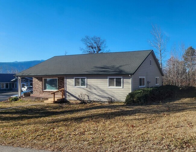 Photo - 300 E Lake St