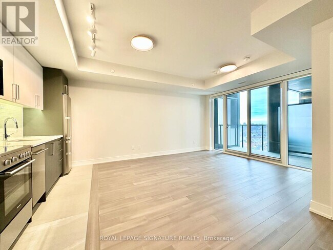 Photo - 664 Spadina Ave. Unit 810