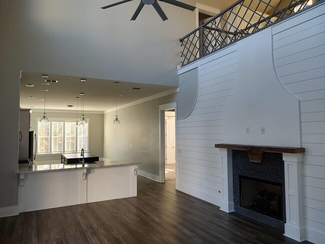 Photo - 3589 Esplanade Way