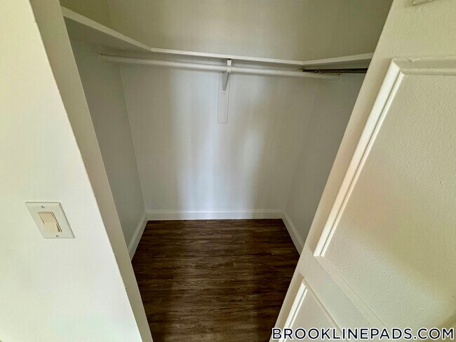 185 Freeman St Unit 933