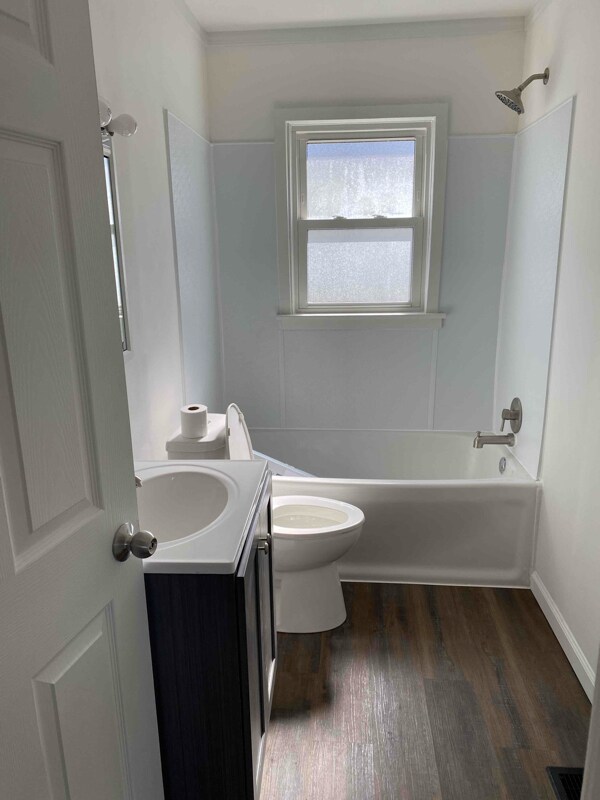 Photo - 811 Rubens St