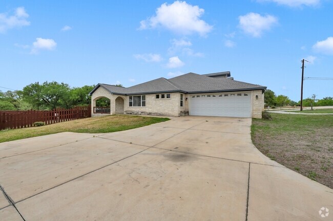 Building Photo - 623 Skyline Dr Rental