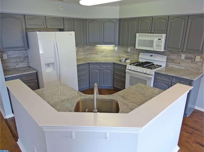 Photo - 202 Red Maple Ct