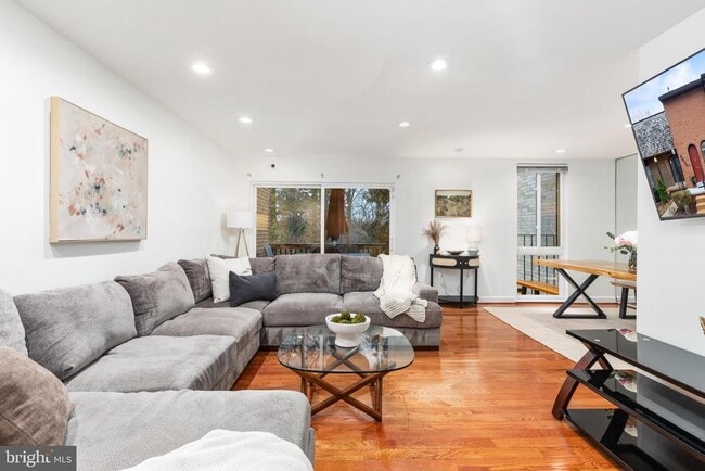 Photo - 4920 Herkimer St