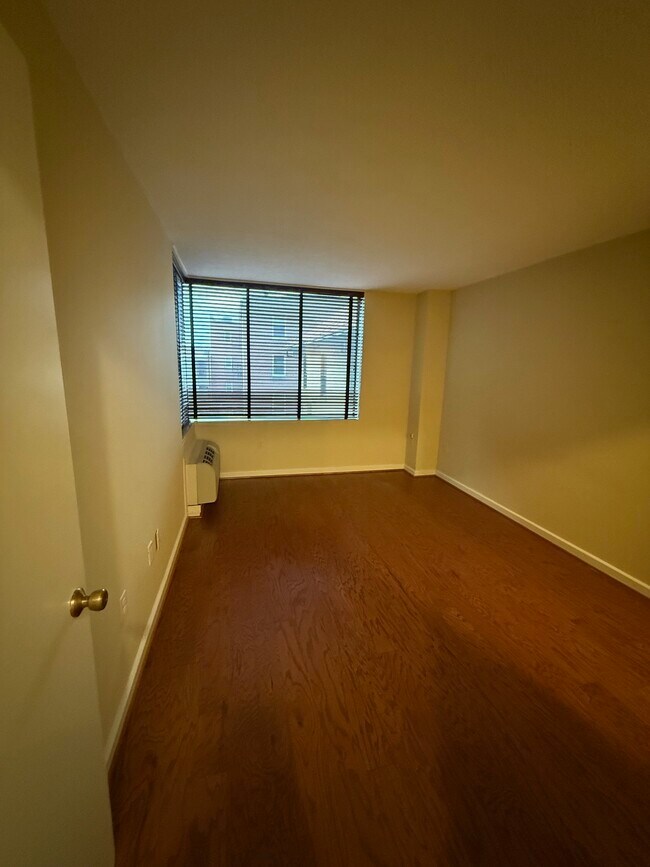 Photo - 2141 P St NW Unidad 406