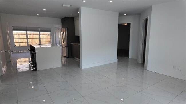 Photo - 2100 N 57th Way