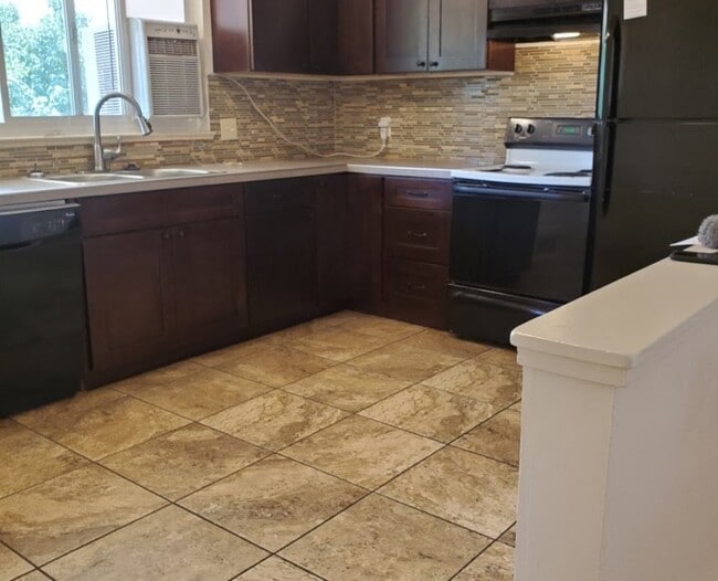 Photo - 652 Inca Pky