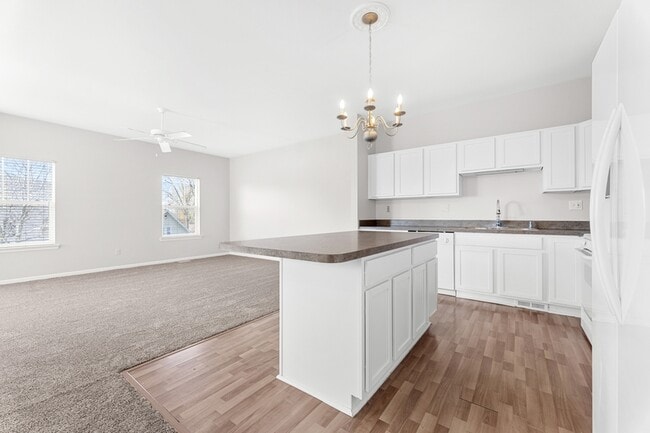 Photo - 2885-2885 5th St