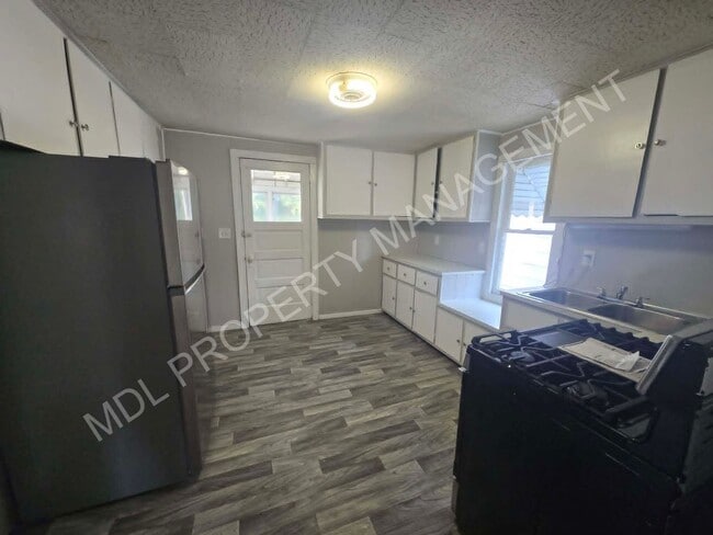 Photo - 402 Wellington St