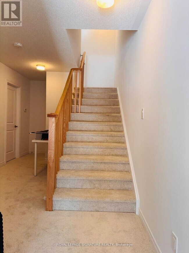 Photo - 2037 Cameron Lott Cres
