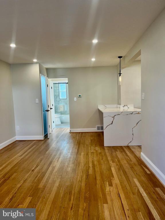 Building Photo - 119 Victor St NE