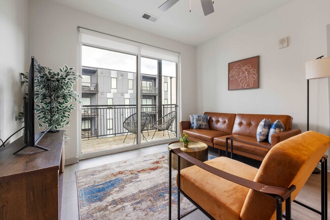 Photo - 633 E Main St Unit ID1031632P