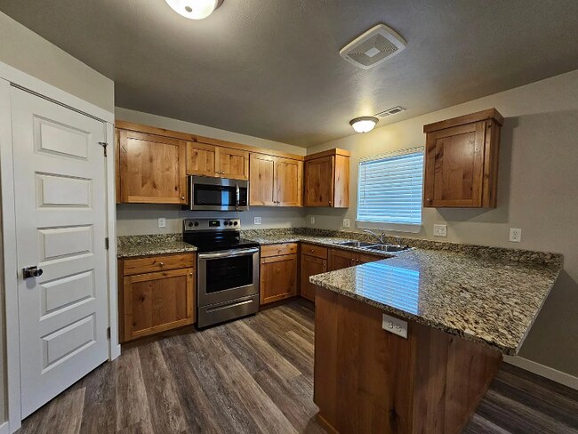 Photo - 2001 Lawrence Ln