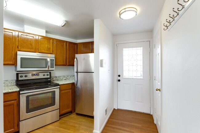 Photo - 5837 Norham Dr