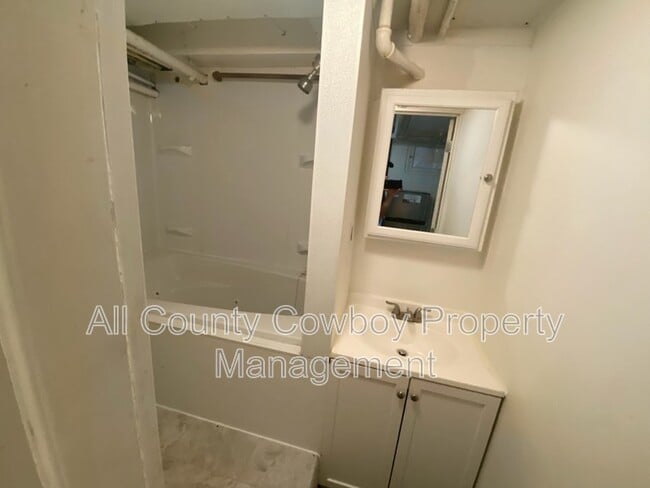 Photo - 310 S 12th St Unit Apt B
