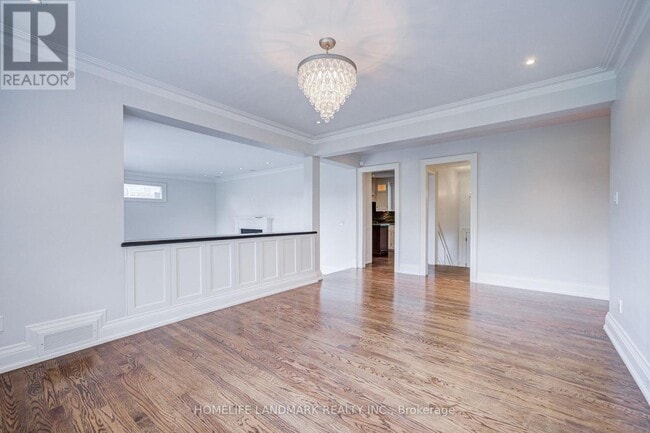 Photo - 102 Stratford Crescent